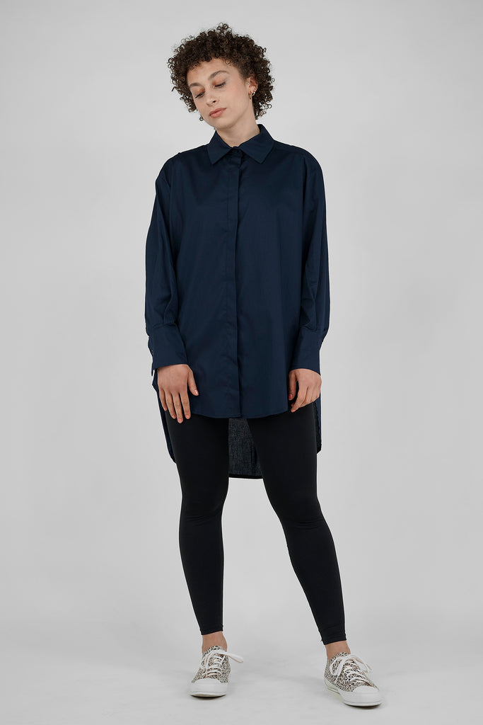 Oversize-Bluse aus reiner Baumwolle in dunkelblau