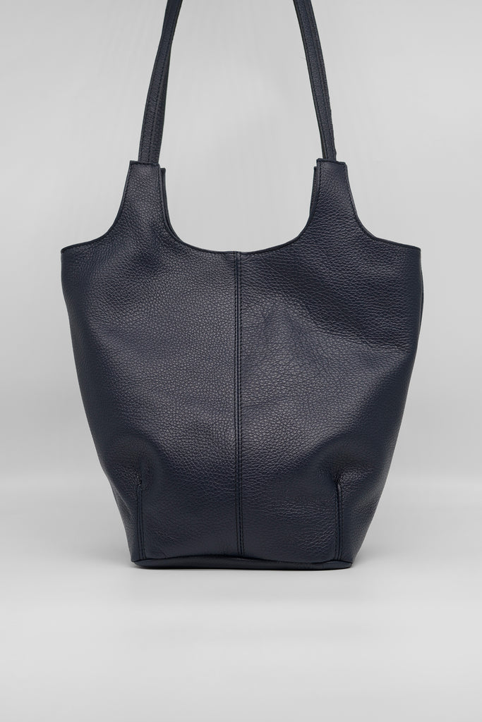 Shopper Maya aus genarbtem Leder in dunkelblau
