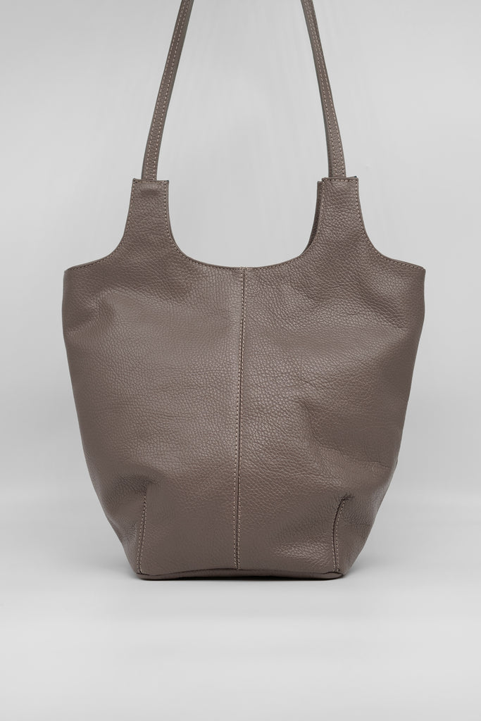 Shopper Maya aus genarbtem Leder in grau