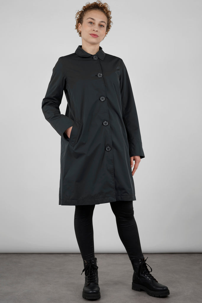  Soft touch Coat Bilbao von HAPPY RAINY DAYS - ein zeitloser und modischer Begleiter an sonnigen und regnerischen Tagen. Der leichte Regenmantel der Firma Happy Rainy Days überzeugt mit hochwertiger Qualität, hoher Funktionalität und modernem Design.   wasserdicht, winddicht und atmungsaktiv verschweißte Nähte