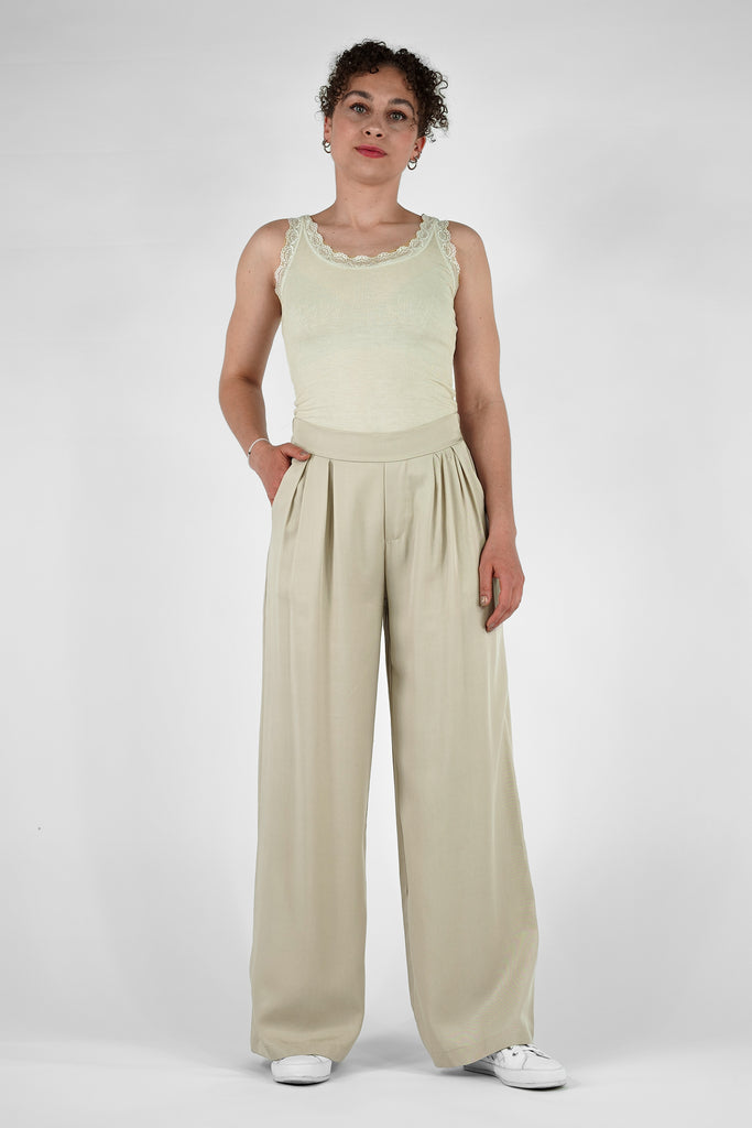 Weite Hose aus fliessender Tencel-Qualität in beige