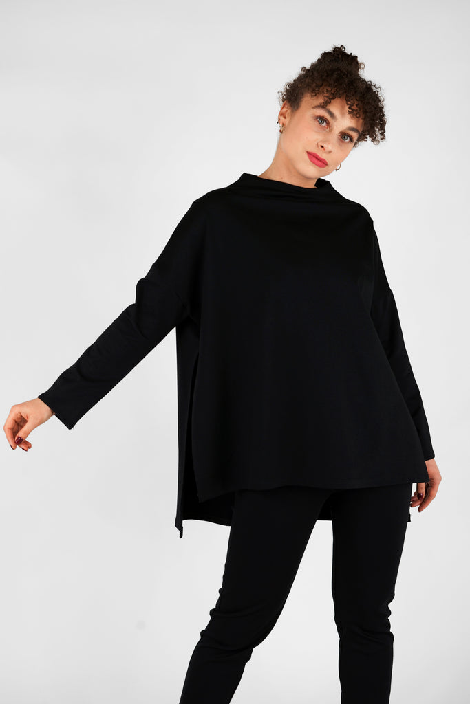 Weites Longsleeve aus Viskose-Mix-Qualität in schwarz